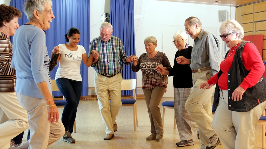 Vergrößerung des Bildes für Für ältere Menschen bietet die SVLFG das Bewegungsprogramm „Trittsicher in die Zukunft“ an..