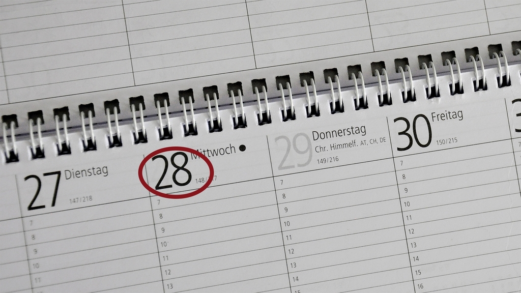 Vergrößerung des Bildes für Ein Terminkalender. Ein Datum ist mit einem roten Kreis markiert.