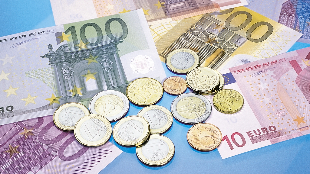 Vergrößerung des Bildes für Euro-Münzen und Euro-Scheine.